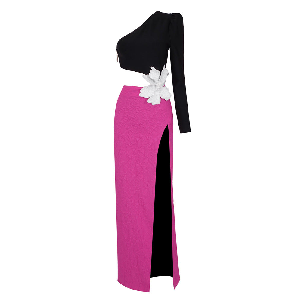 Dame Elegant kjole med asymmetrisk overdel og floral aksent Skjora