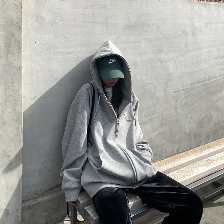 Dame hoodie med en oversized passform og praktiske lommer