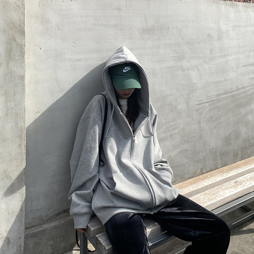 Dame hoodie med en oversized passform og praktiske lommer