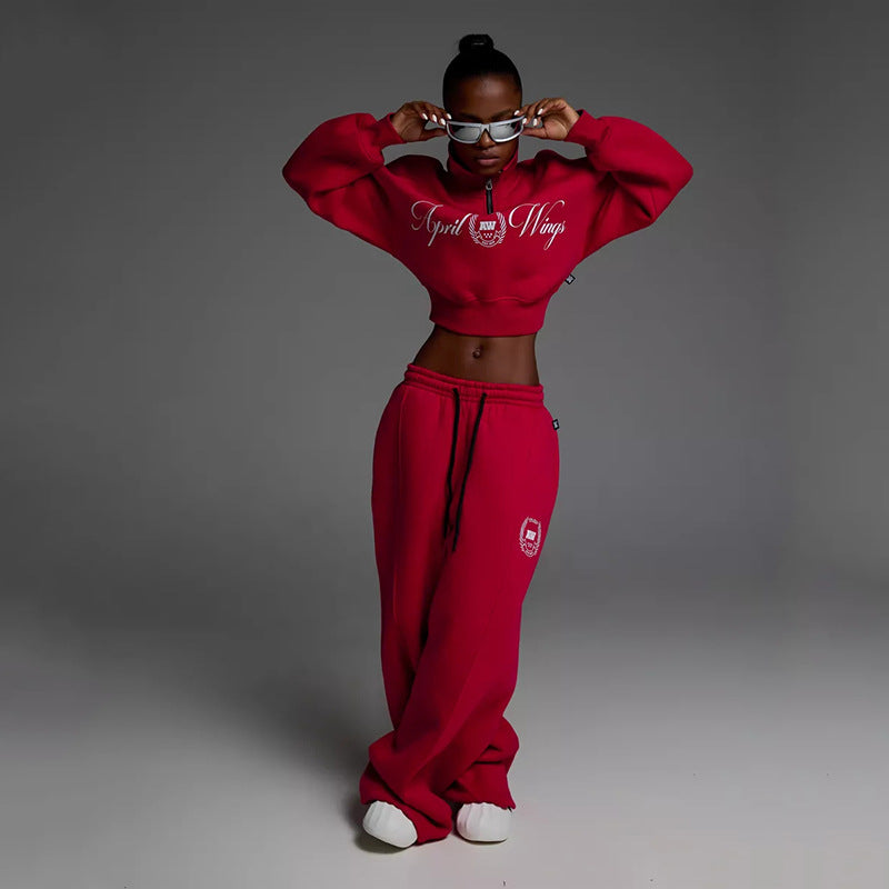 Kvinnenes sporty cropped genser med høy krage og komfortable joggebukser Skjora