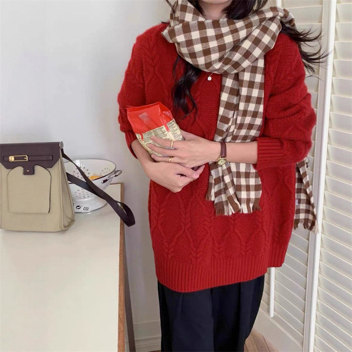 Women's knitted sweater with cable design and casual fit Skjora