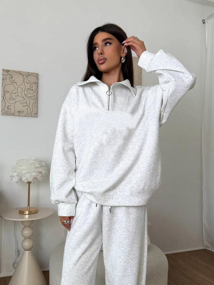 Kvinnens elegante fleece treningsoverall med høy krage og praktisk glidelås