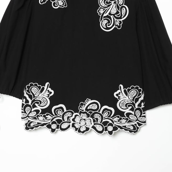 Damebluse med floral blonde og volangermedler Skjora