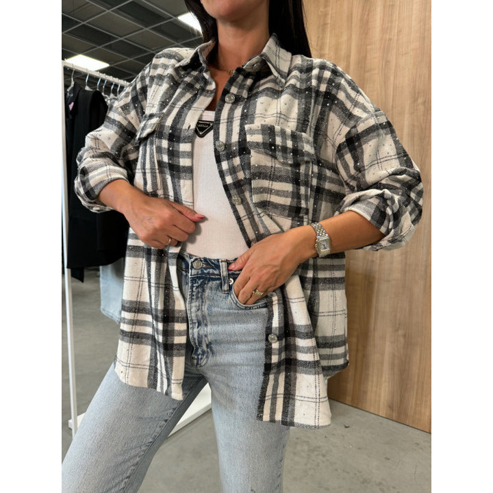 Kvinne casual rutet bluse i en oversized passform med praktiske brystlommer Skjora