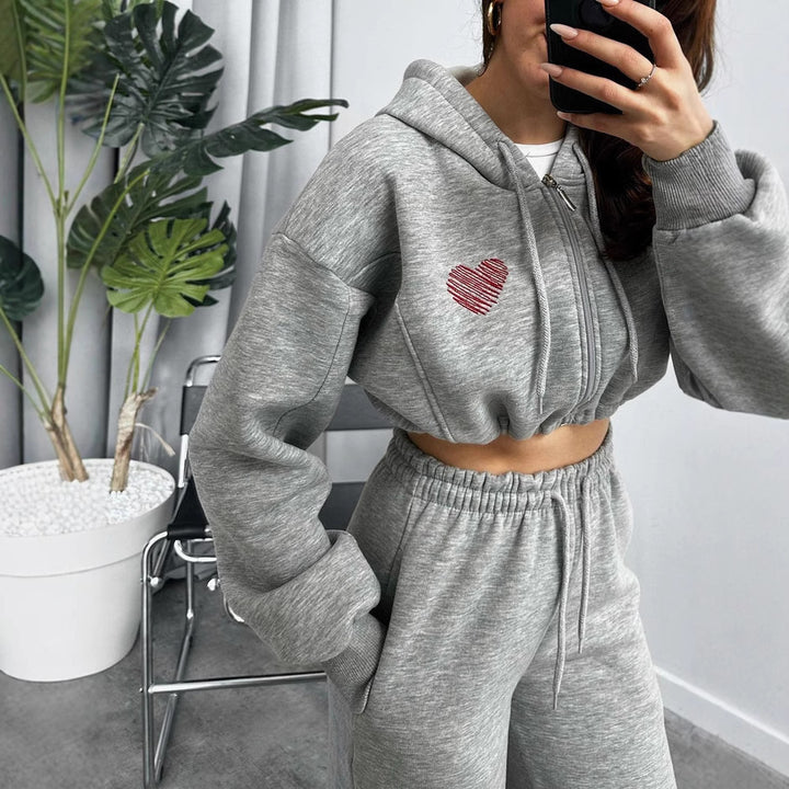 Kvinnors sportiga crop hoodie med lös passform och bekväma joggers Skjora