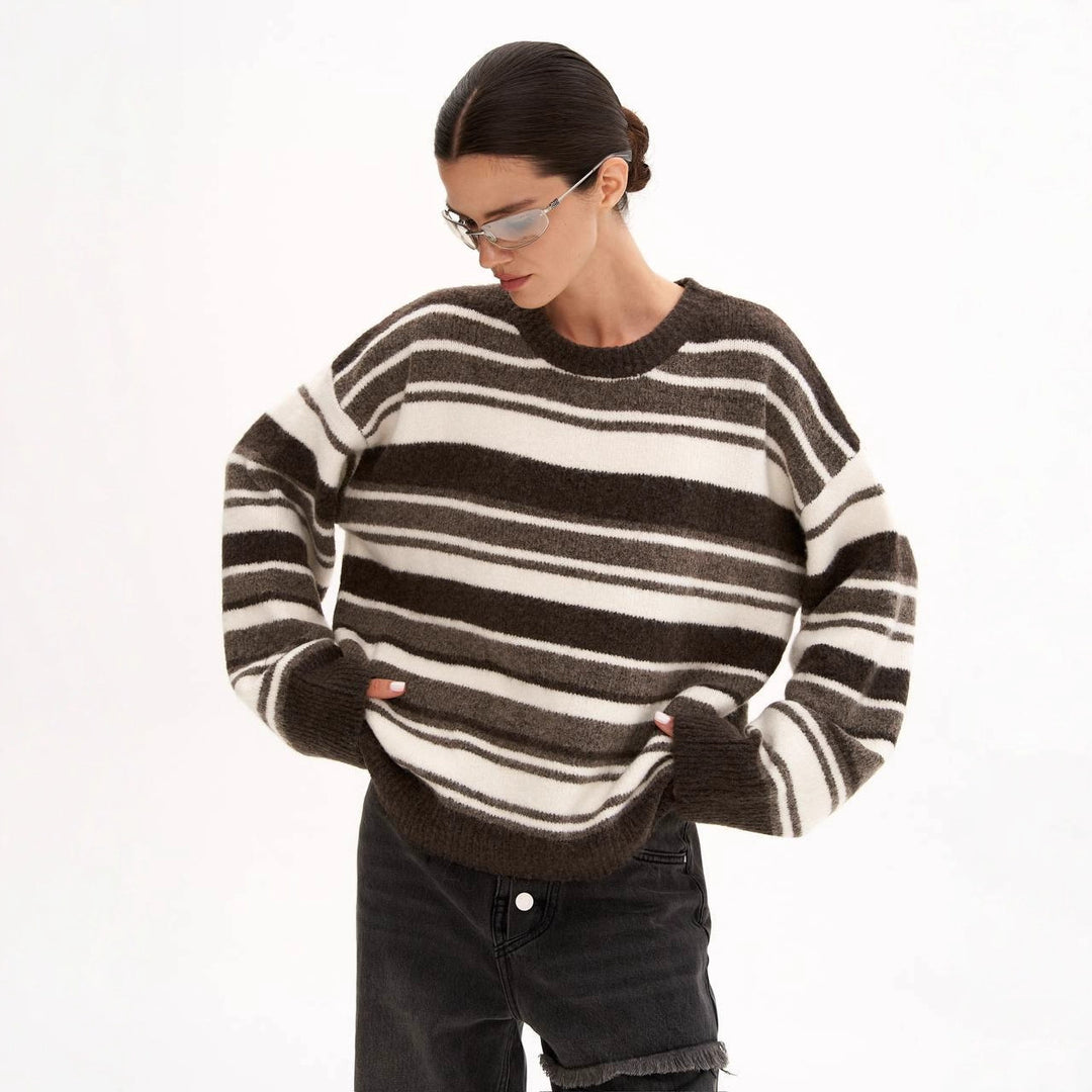 Kvinnes oversized stripete genser laget av mykt materiale Skjora