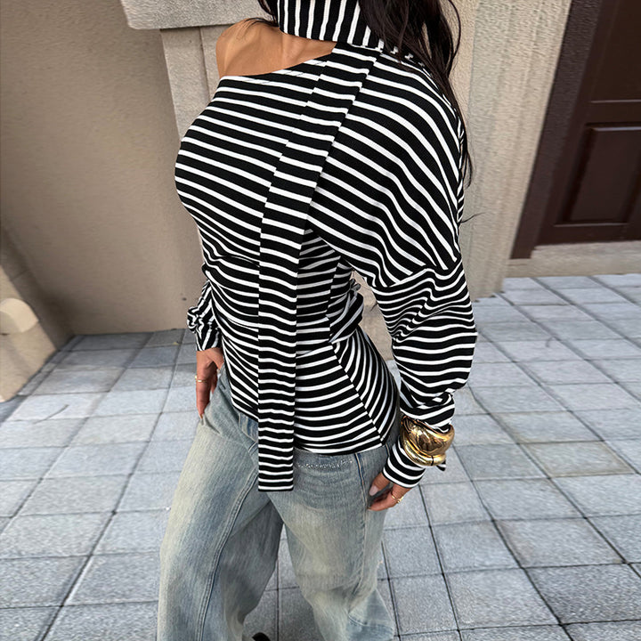 Dame asymmetrisk stripet topp med off-shoulder design og elegant sløyfe Skjora