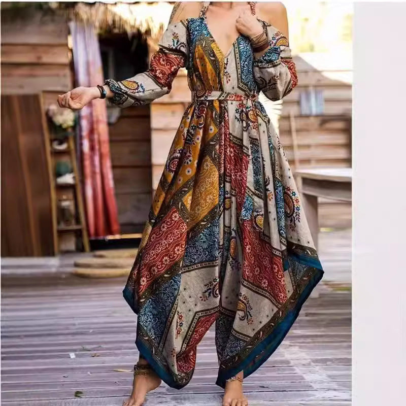 Dame Langt omslagkjole med lekent mønster og off-shoulder design Skjora