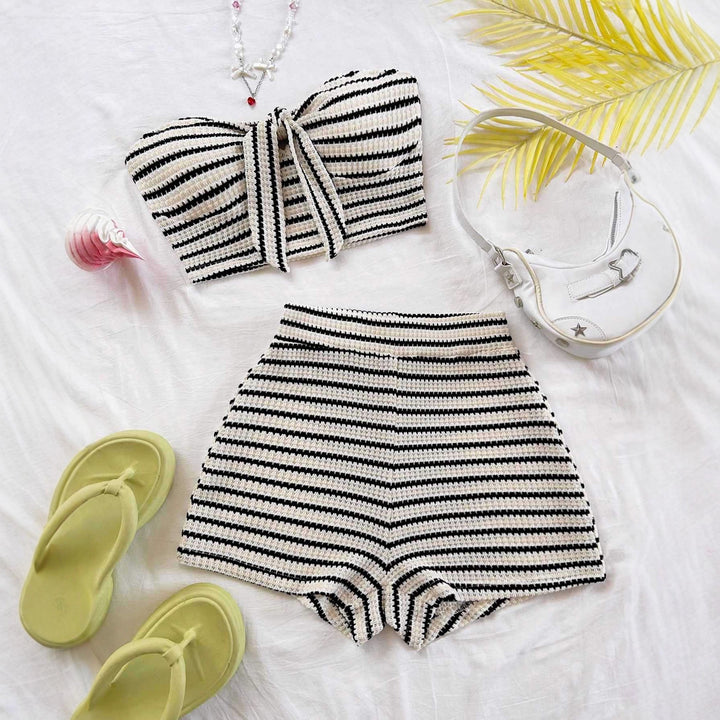 Dame bandeau topp og short-set med maritimt stripes mønster Skjora
