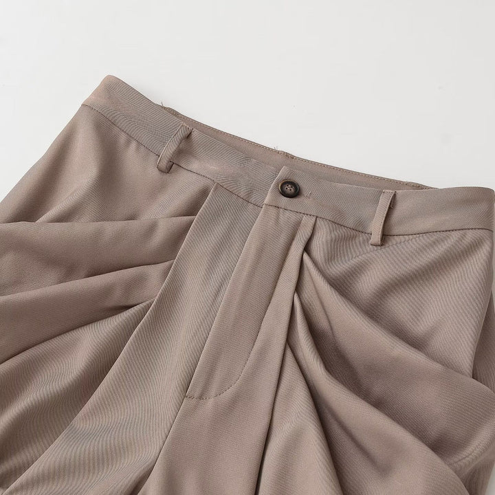 Damer elegante shorts med innovativt foldeskjær og praktiske sidelommer Skjora