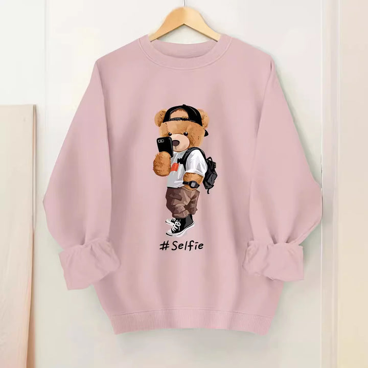 Dame sweatshirt med kunstnerisk bjørnedesign og avslappet passform Skjora