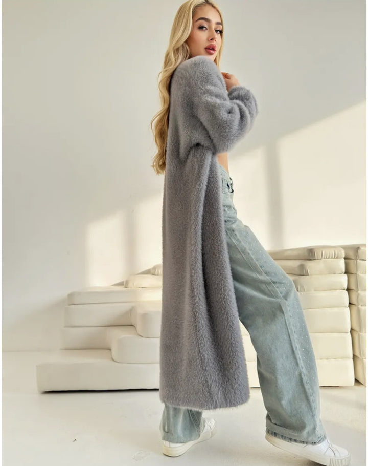 Kvinnes Fluffy Lang Kardigan i et Elegant Design med Åpne Forsider og Myke Materialer Skjora