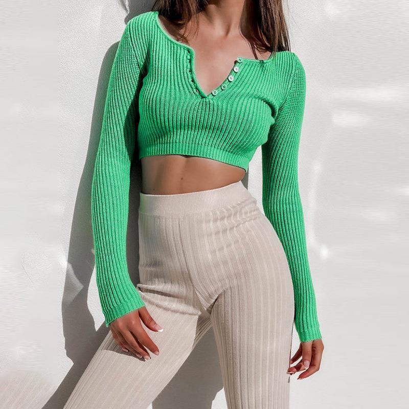 Dame figurnær strikket crop-top med dyp V-hals og knappeliste Skjora