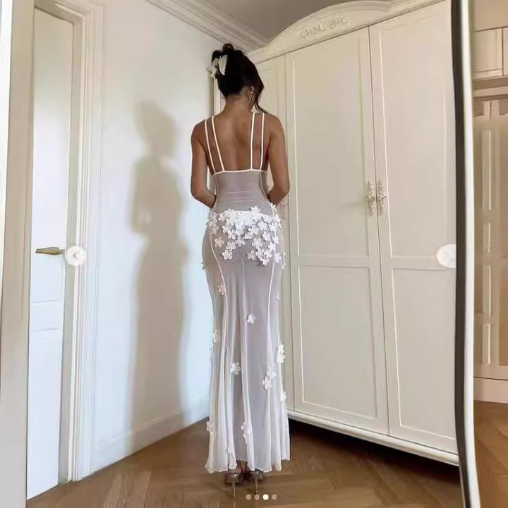 Damen Dekoratives Maxikleid mit raffinierten Spitzenakzenten und verführerischem V-Ausschnitt Skjora