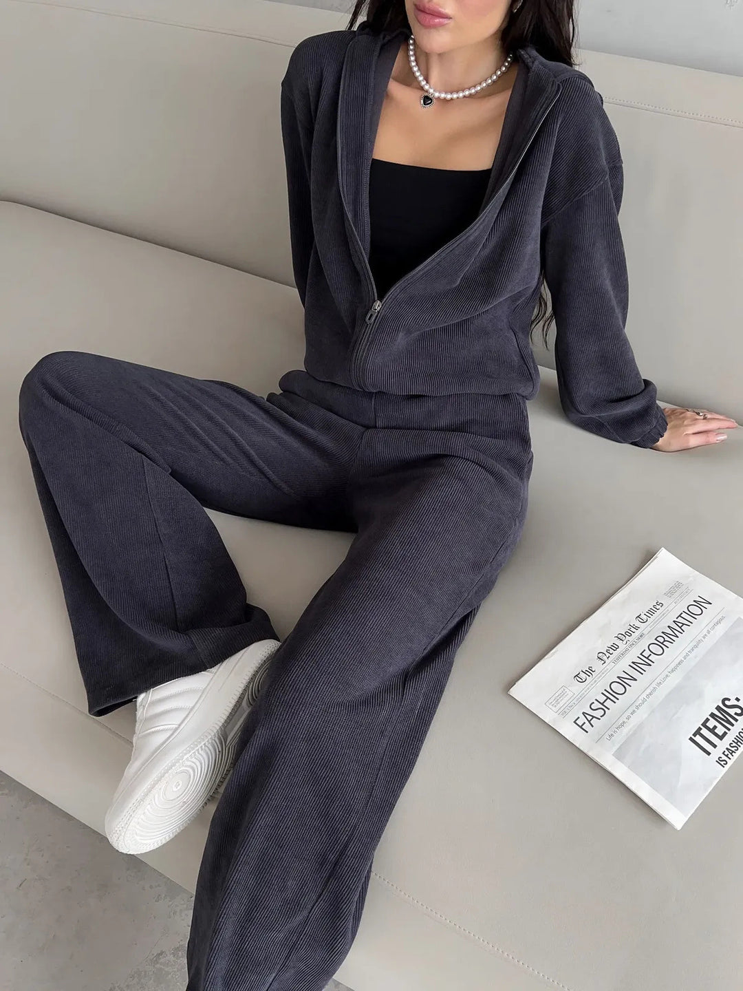 Kvinnes kortermet sweatshirt med elastiske mansjetter og vide ermer Skjora