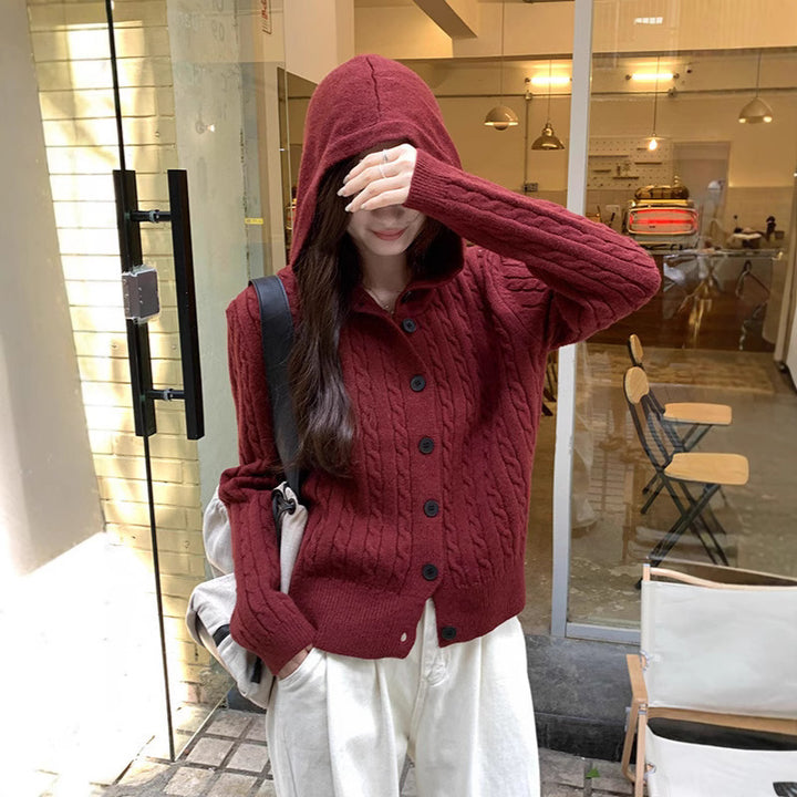 Kvinnenes strikkede cardigan med hette og kabeldesign Skjora