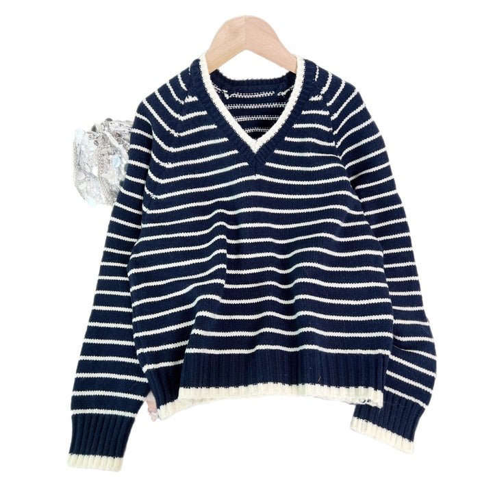 Kvinnesstripet V-hals genser i uformell stil Skjora