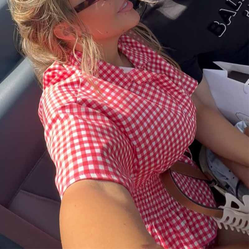 Kvinne To-dels Rutedesign Sett med Skreddersydd Bluse og Sporty Shorts Skjora
