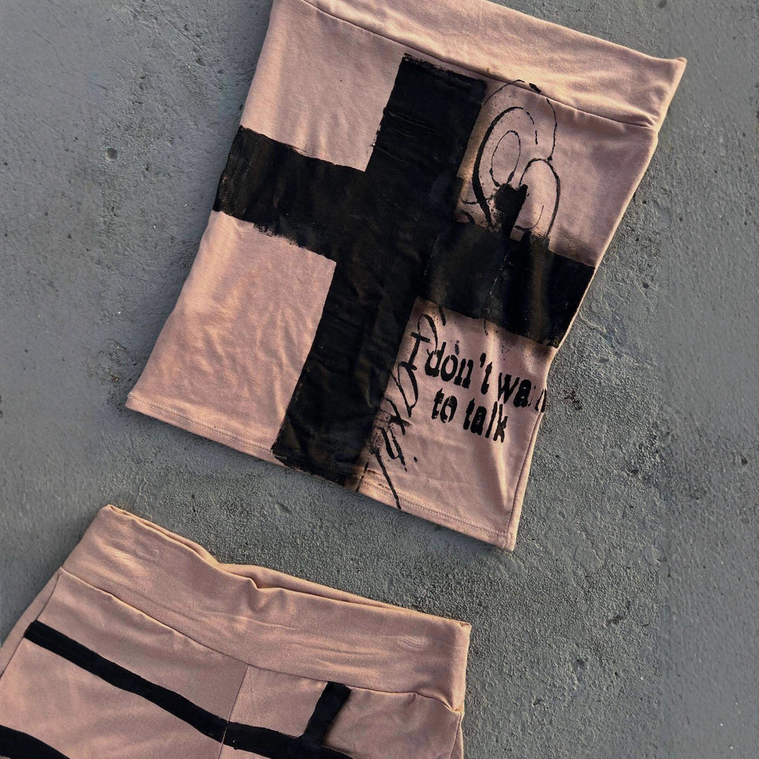Dame fritidssett med løs passform og kreativ grafikkdesign Skjora