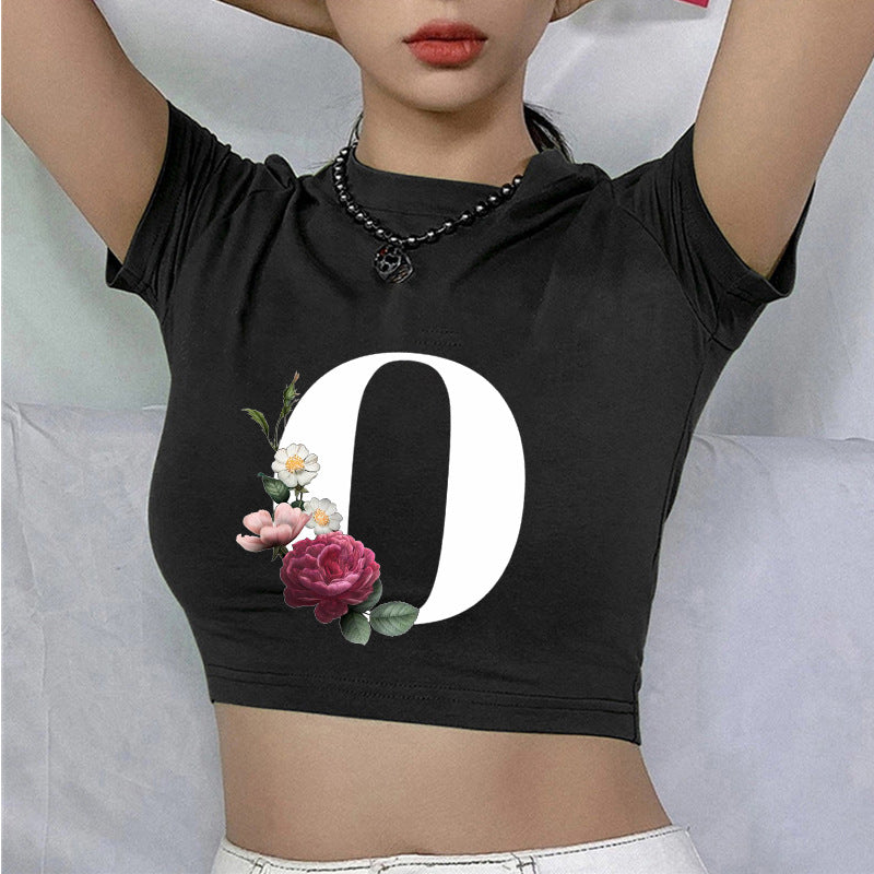 Dame cropped T-skjorte med blomstrede initialdesign Skjora