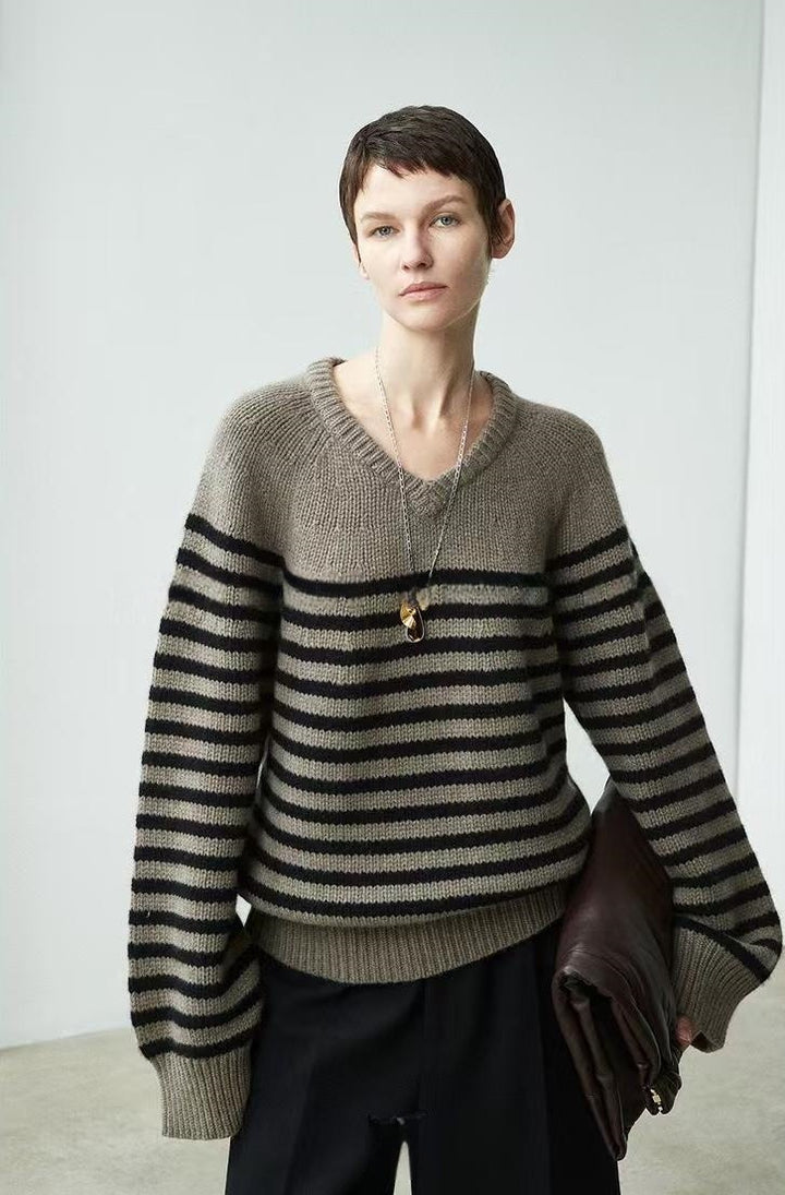 Dame casual V-hals genser med striper Skjora