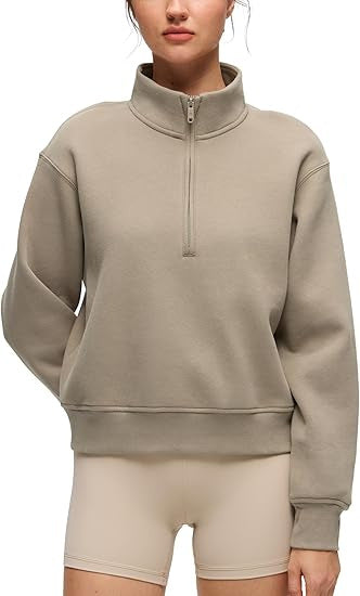 Sporty fleece genser til kvinner med høy krage Skjora
