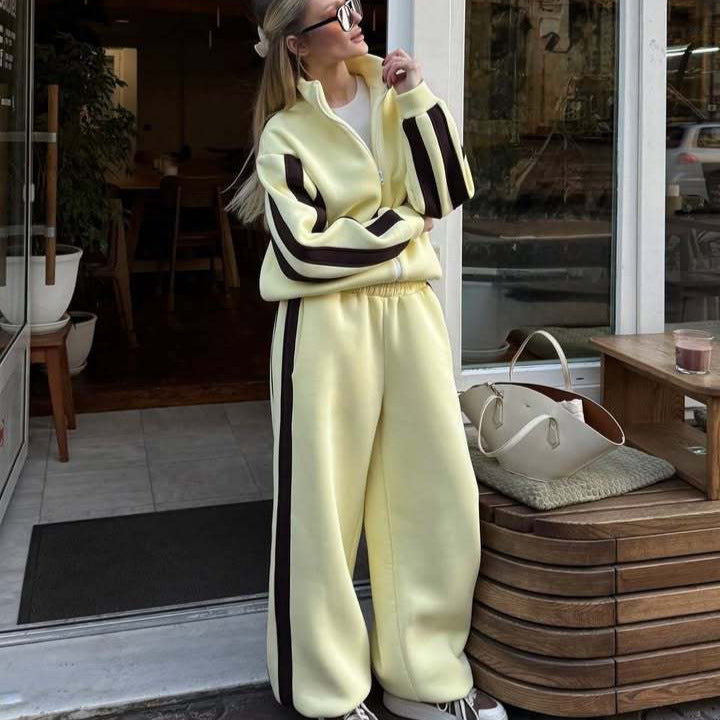 Dames sportieve fleece jacket en losse broek combinatie Skjora