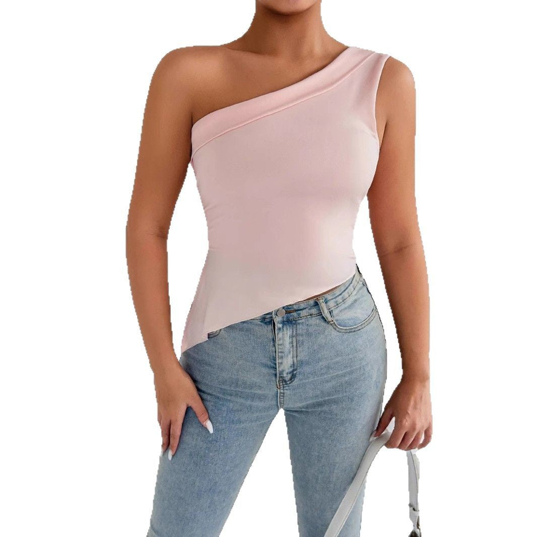Damer asymmetrisk topp med off-shoulder design og elegant drapering Skjora