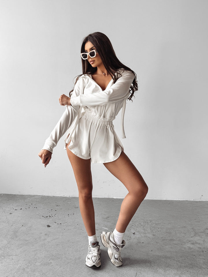 Kvinnelig sporty kort overall med moderne ståkrage og elastisk midje Skjora