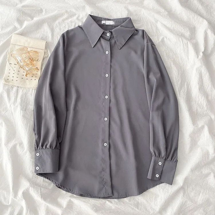 Kvinnens elegante bluse med voluminøse ermer Skjora