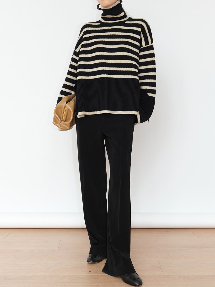 Kvinnes chunky strikket turtleneck genser med maritim stripemønster og avslappet snitt Skjora