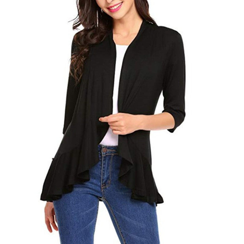 Kvinnelig Fashionable Cardigan med Asymmetrisk Snitt og Smigrende Detaljer Skjora