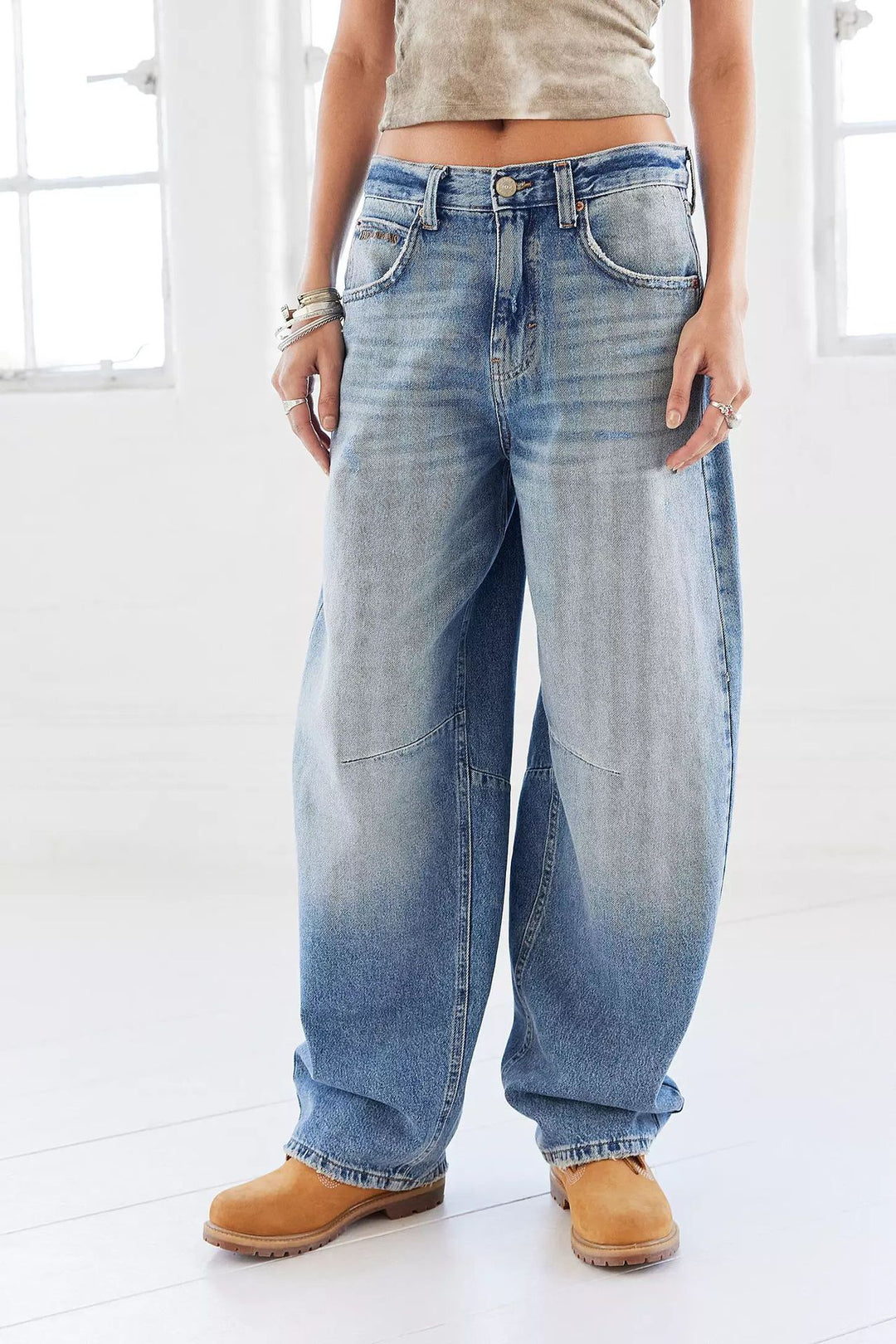 Dame bredskårne jeans i avslappet stil med moteriktige detaljer Skjora