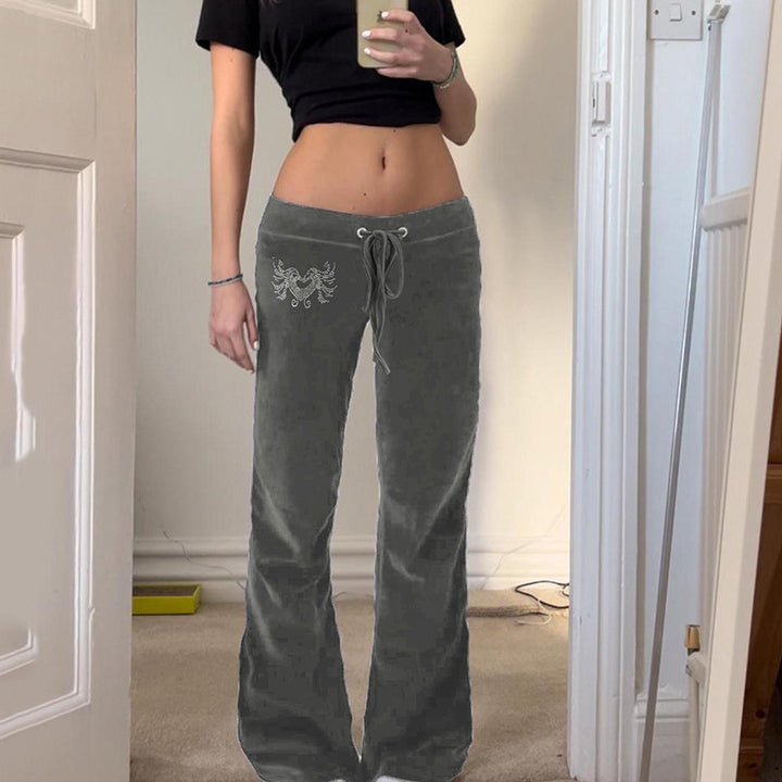 Dame-sweatpants i leken flared-design med trendy broderier Skjora