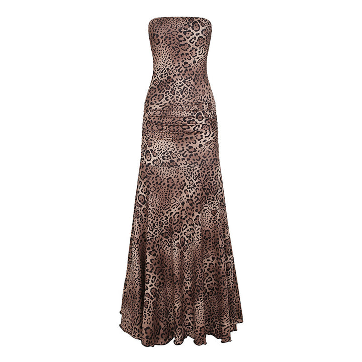 Damer elegant omslagkjole med leopardmønster og voluminøs kant Skjora