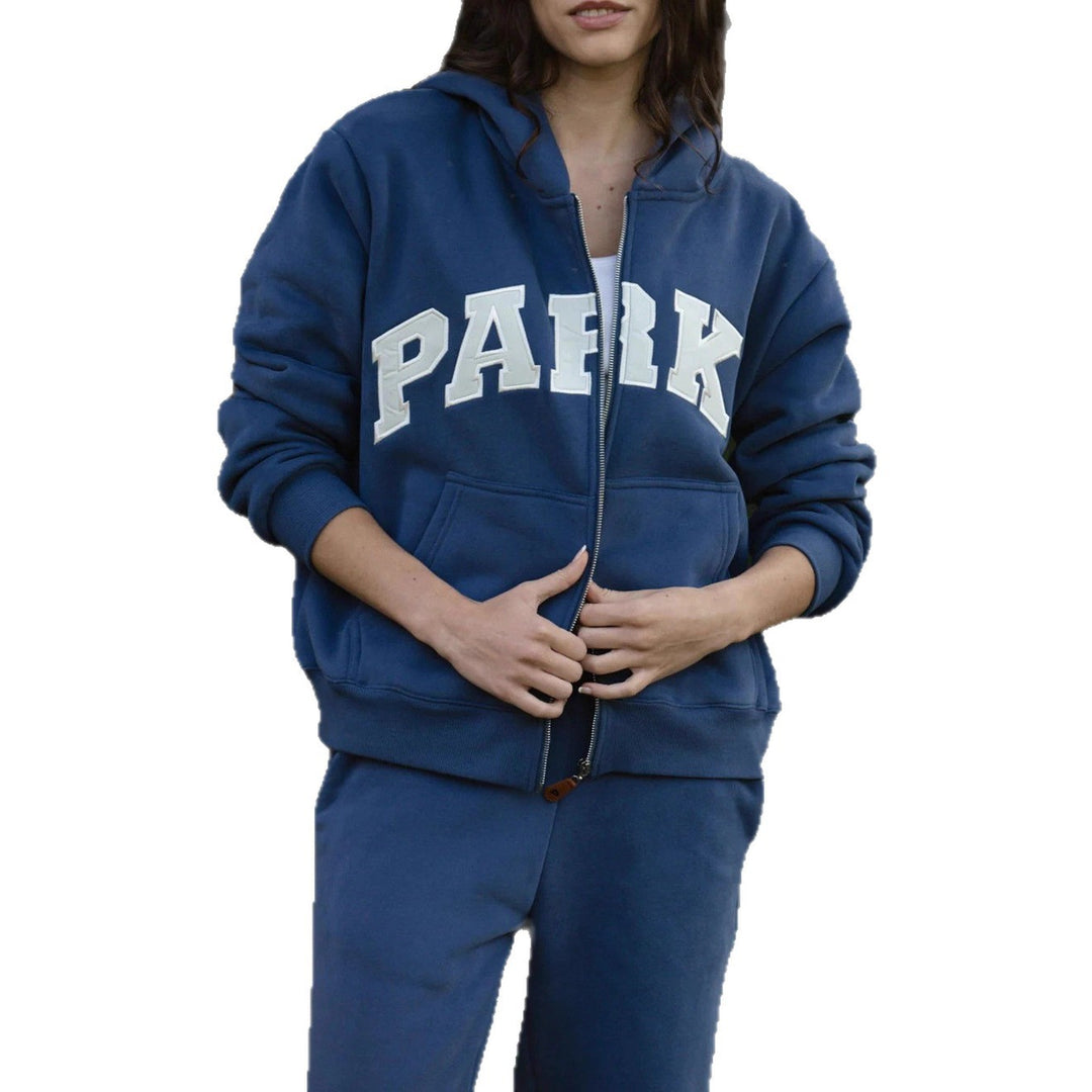 Kvinne hoodie med iøynefallende tekst og myk indre fôr Skjora
