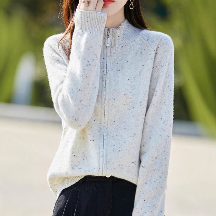 Dame cardigan med høyhalset glidelås og koselig materiale Skjora