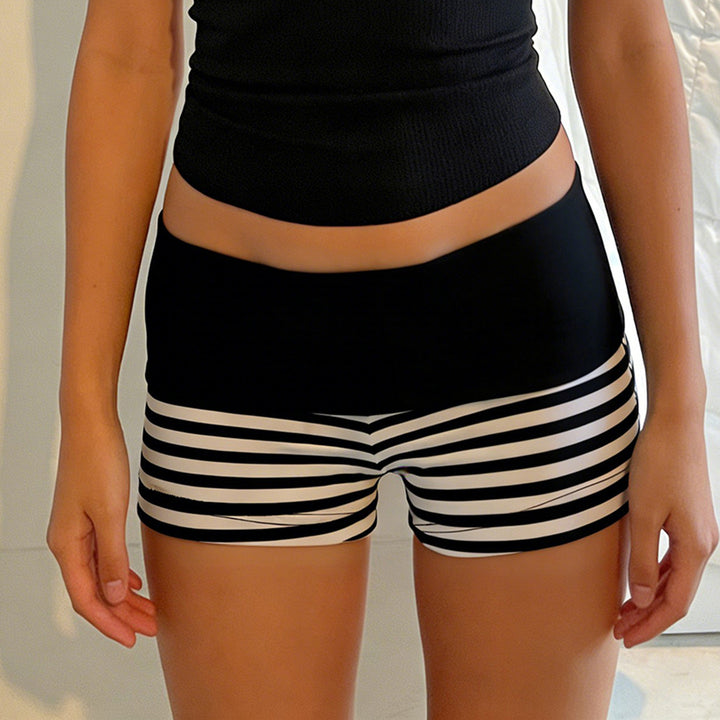 Dame Sporty Shorts med bred elastisk linning og moderne stripemønster Skjora