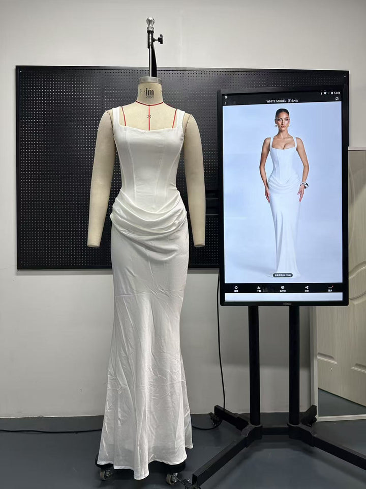 Damer Flytende Maxi-kjole med asymmetrisk snitt og raffinert drapering Skjora