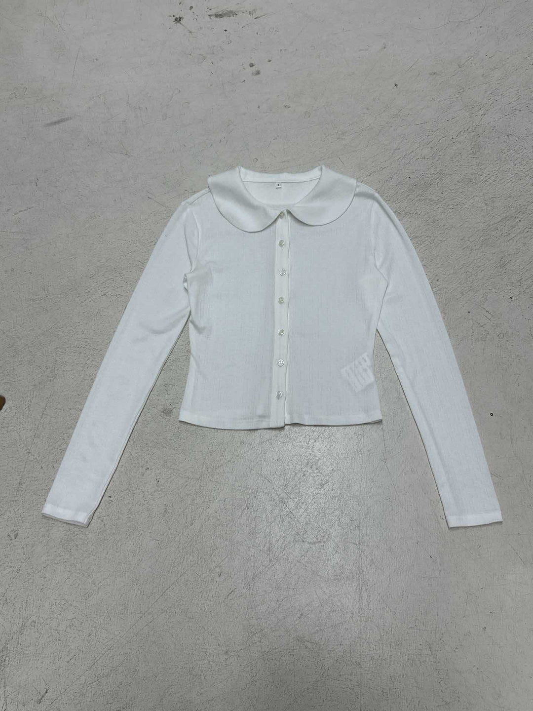 Dame Langermet Crop-Top med stilfull krage og knappestolpe Skjora