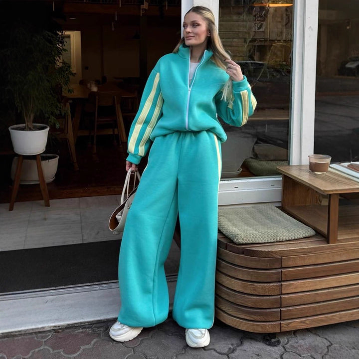 Dames sportieve fleece jacket en losse broek combinatie Skjora