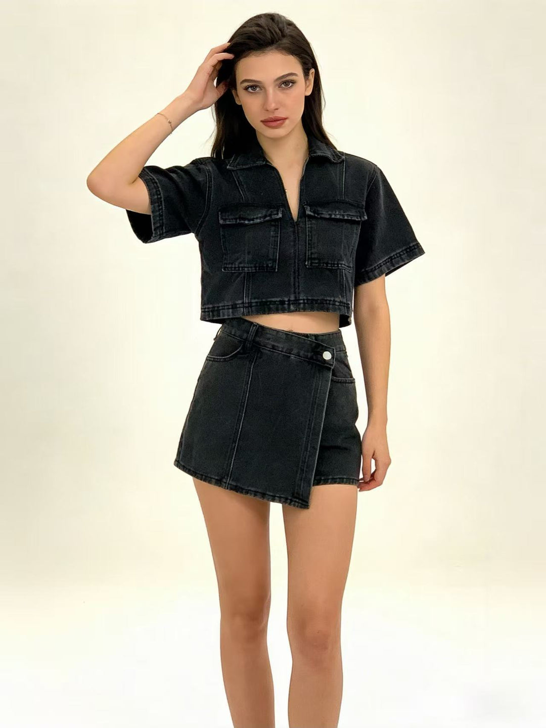 Dame moderne cropped skjorte med påsydd lommer og casual shorts Skjora
