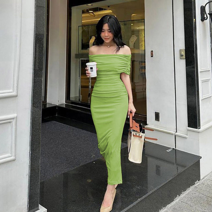 Damer Elegant off-shoulder cocktailkjole med rynker Skjora