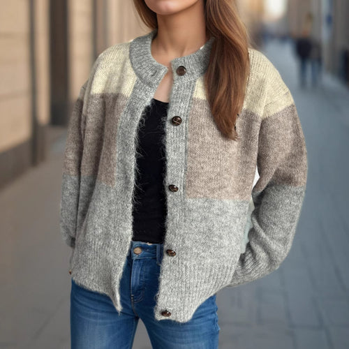 Kvinnelig koselig cardigan med fashionable fargeblokkdesign og dekorative knapper Skjora