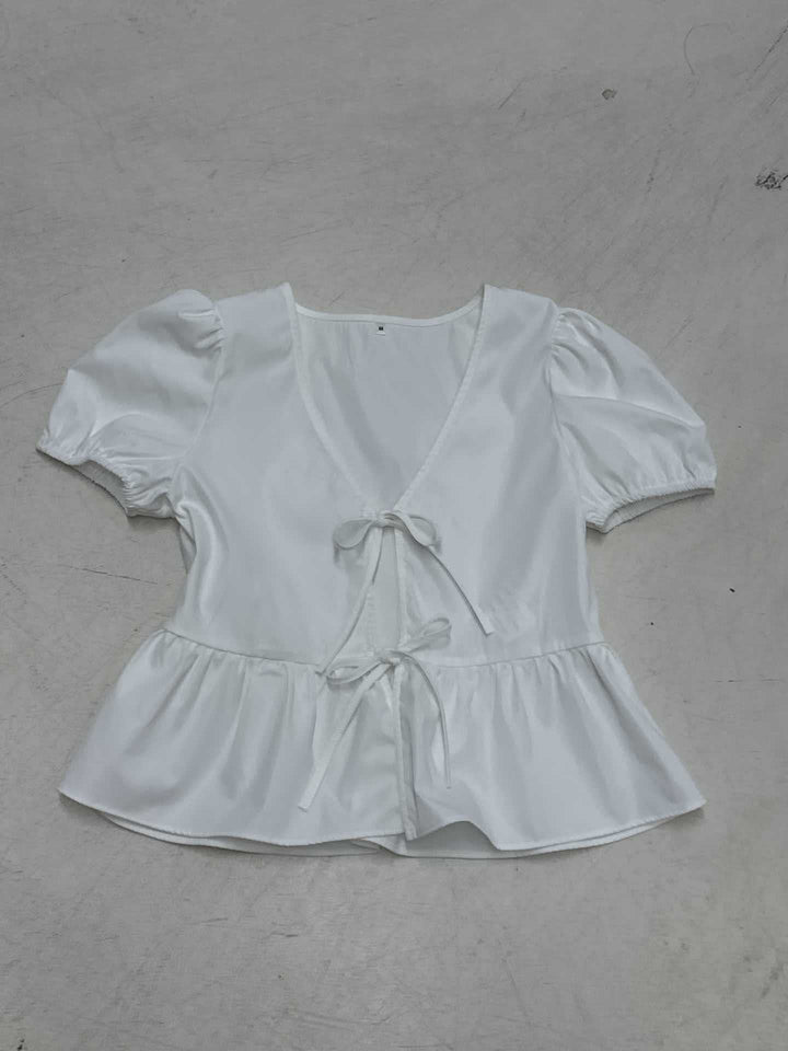 Dame innpakningsbluse med pufferm og feminin peplum-kant Skjora