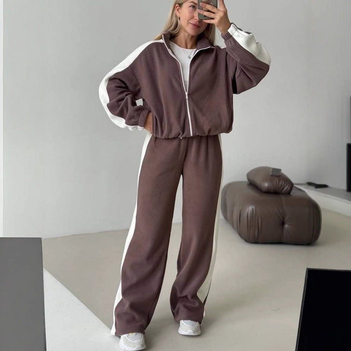 Kvinnes sporty fleece treningsoverall med høy krage og sidestriper Skjora