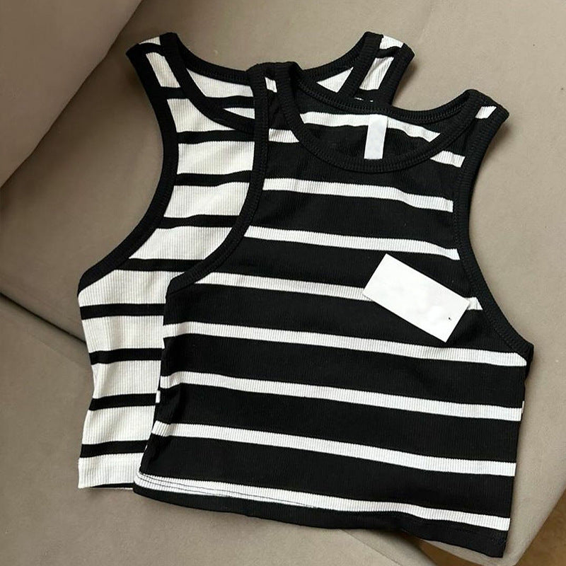 Damer sporty crop topp med moderne striper Skjora