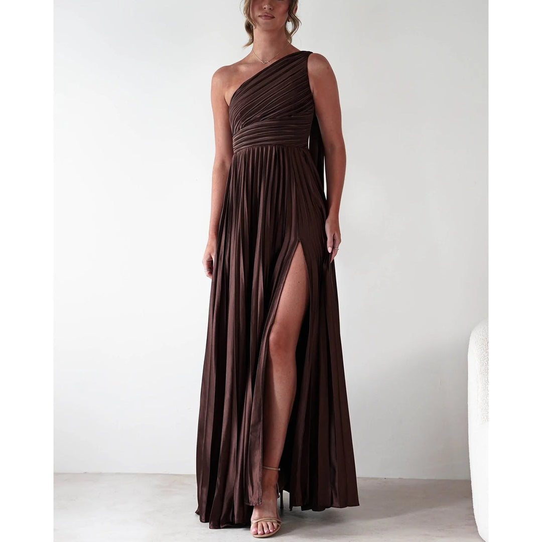 Kjole for damer med elegant plissekjole og asymmetrisk topp