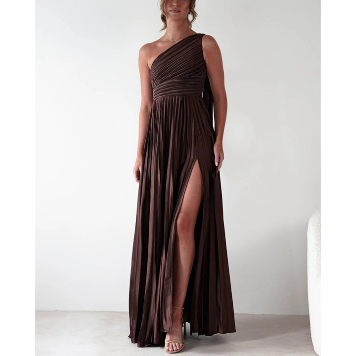 Kjole for damer med elegant plissekjole og asymmetrisk topp