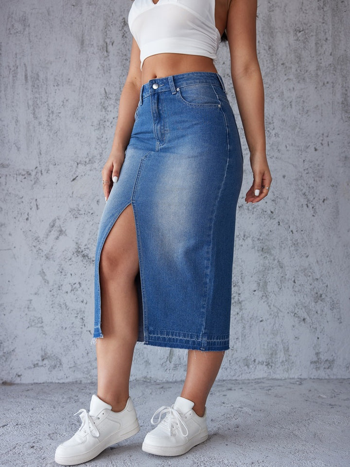Kvinnes denim midi skjørt med høy splitt og skreddersydd snitt Skjora